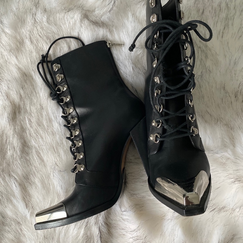 BALMAIN LACE UP CAP TOE CALAMITY BOOTS/ BOOTIES…SIZE 39/8.5